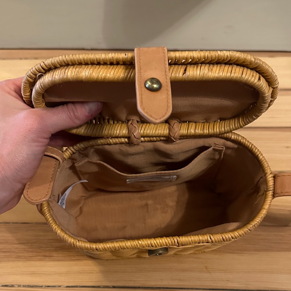 Tan Woven Crossbody Bag - Picture 2 of 3